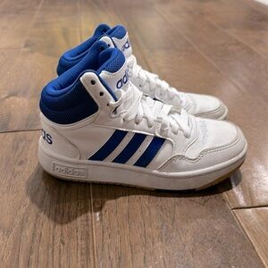 Adidas- HOOPS MID SHOES